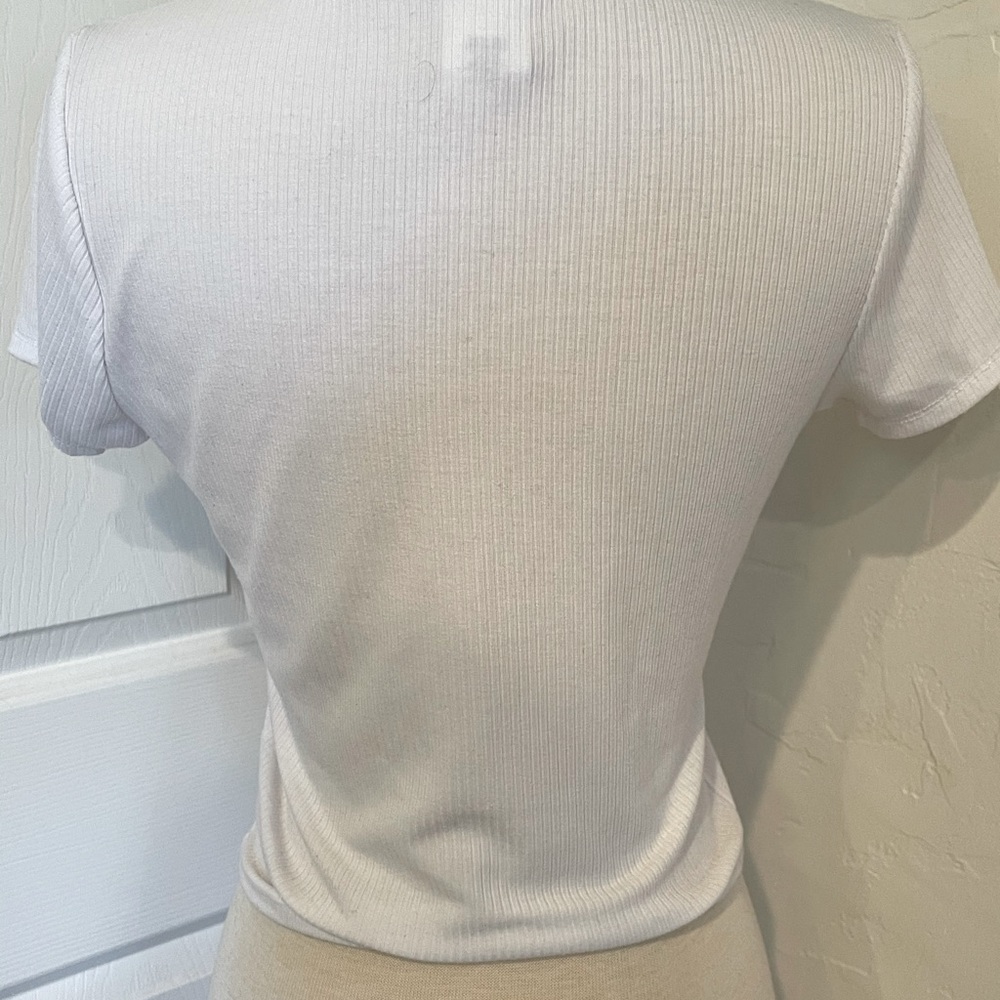 Destined Ribbed V-Neck Crop Top - Picture 8 of 8